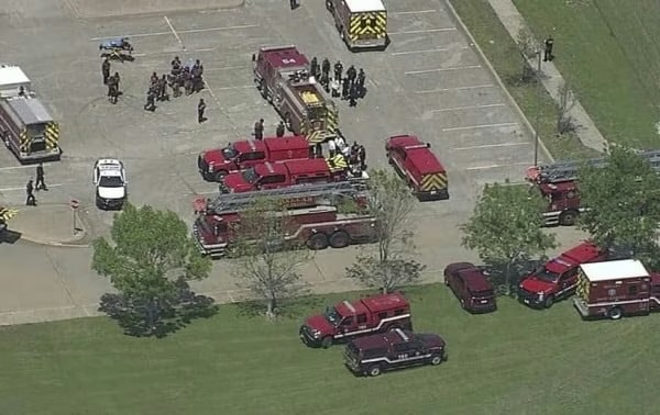 Cuatro estudiantes resultan heridos en un tiroteo en una escuela de secundaria de Dallas