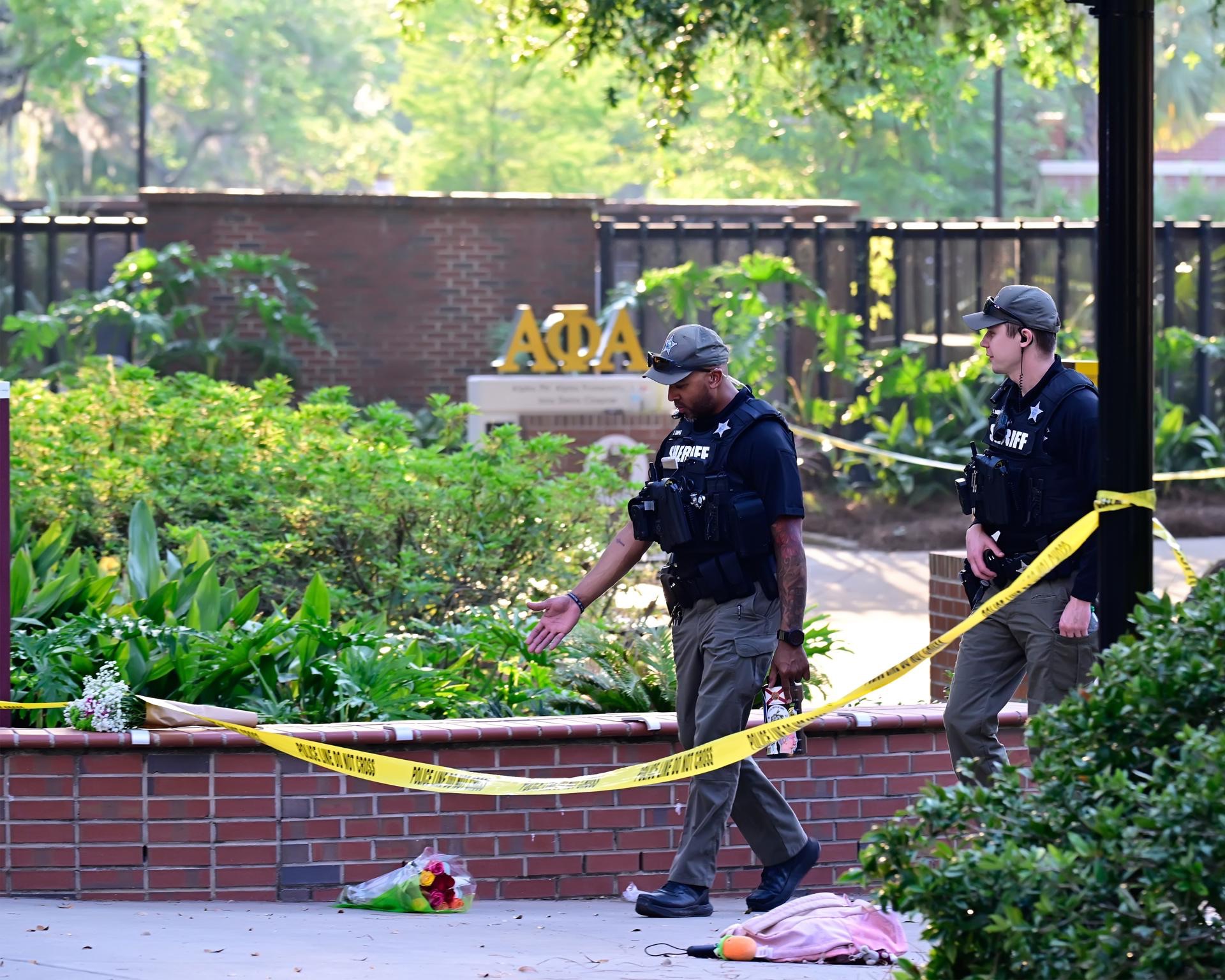 Hijo de policía, autor de tiroteo en Universidad de Florida con arma de su mamá