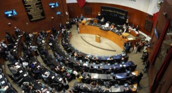 Senado avala en comisiones ley que prohíbe propaganda extranjera; oposición denuncia censura