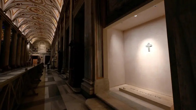 Las primeras imágenes de la tumba del papa Francisco en la Basílica de Santa María la Mayor