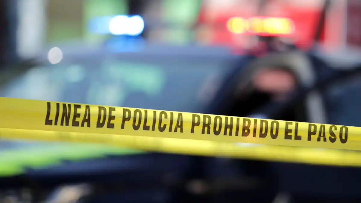 Dos agentes de Fuerza Civil pierden la vida en volcadura en Nuevo León