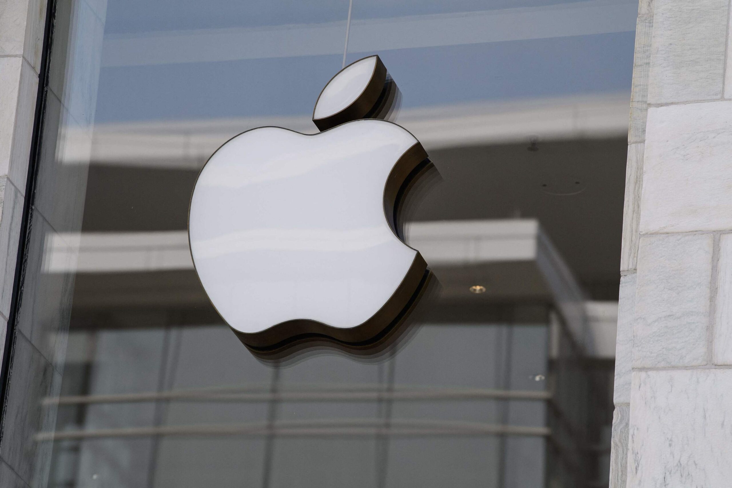 Trump amenaza con aplicar aranceles a Apple, Samsung y otros