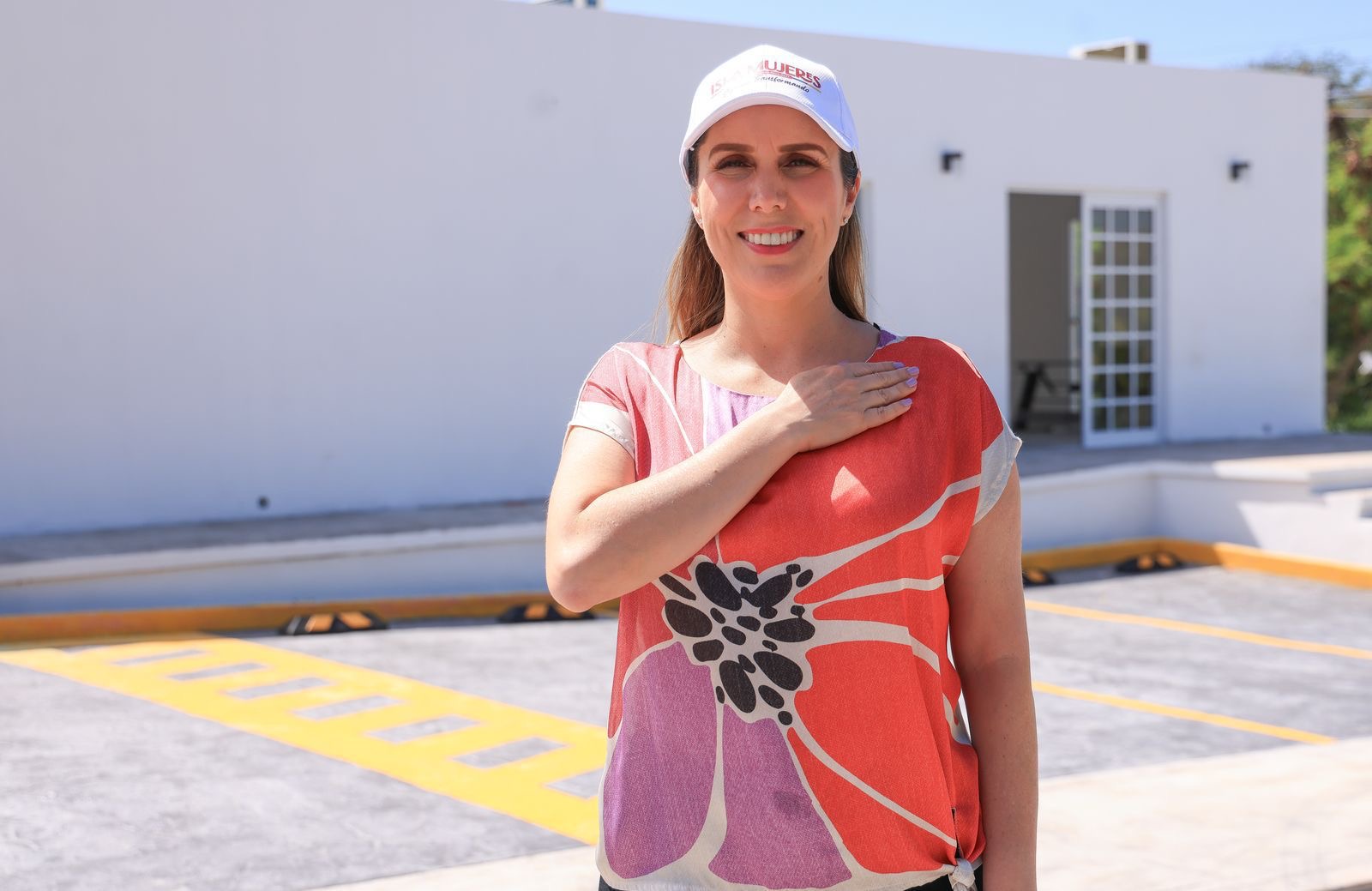 Atenea Gómez Ricalde invita a plasmar el amor por los animales en mural del Centro de Bienestar Animal en Isla Mujeres