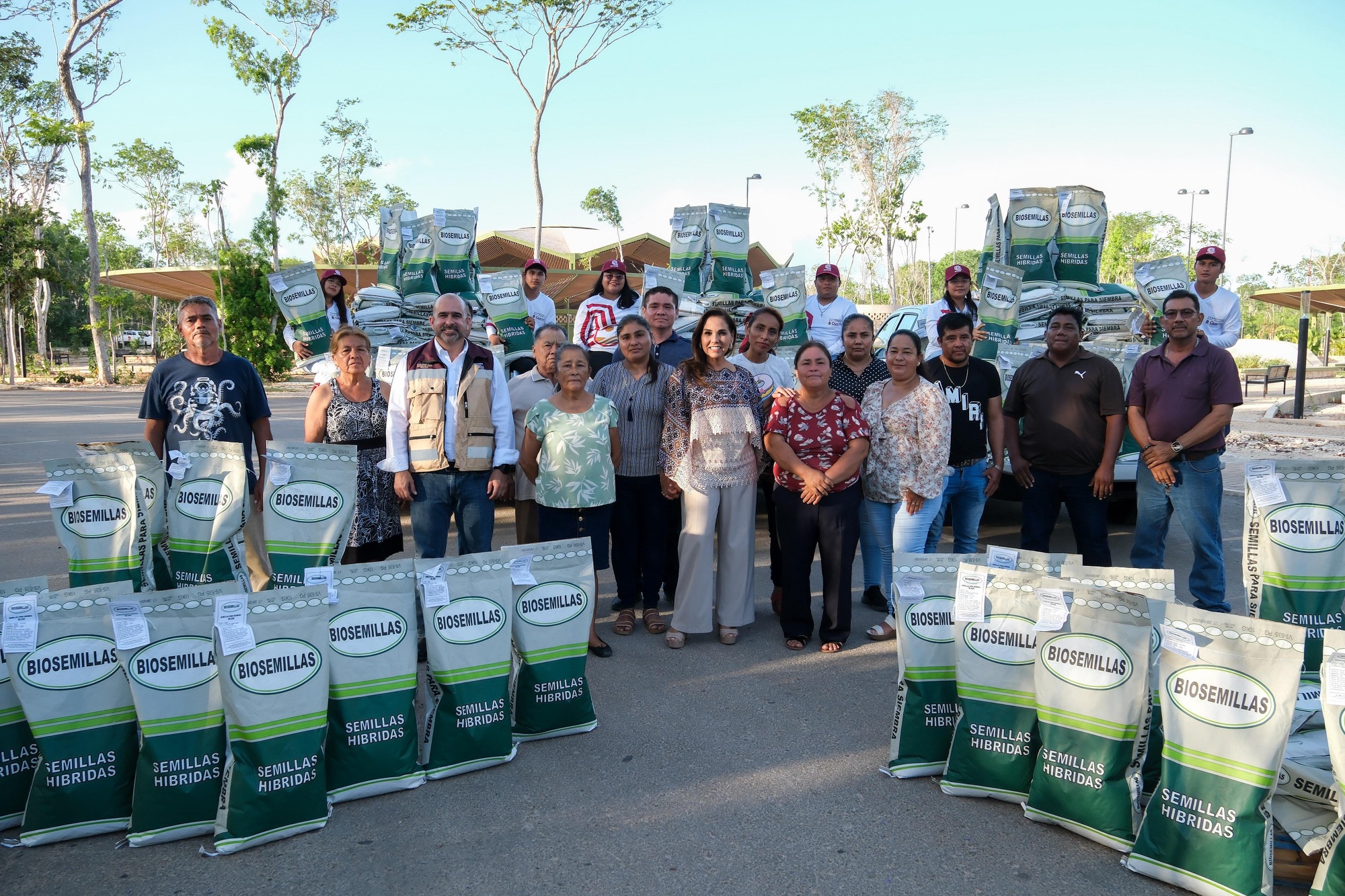 Entrega Mara Lezama 70 toneladas de semilla mejorada de maíz, en beneficio de casi mil 700 familias de municipios del sur
