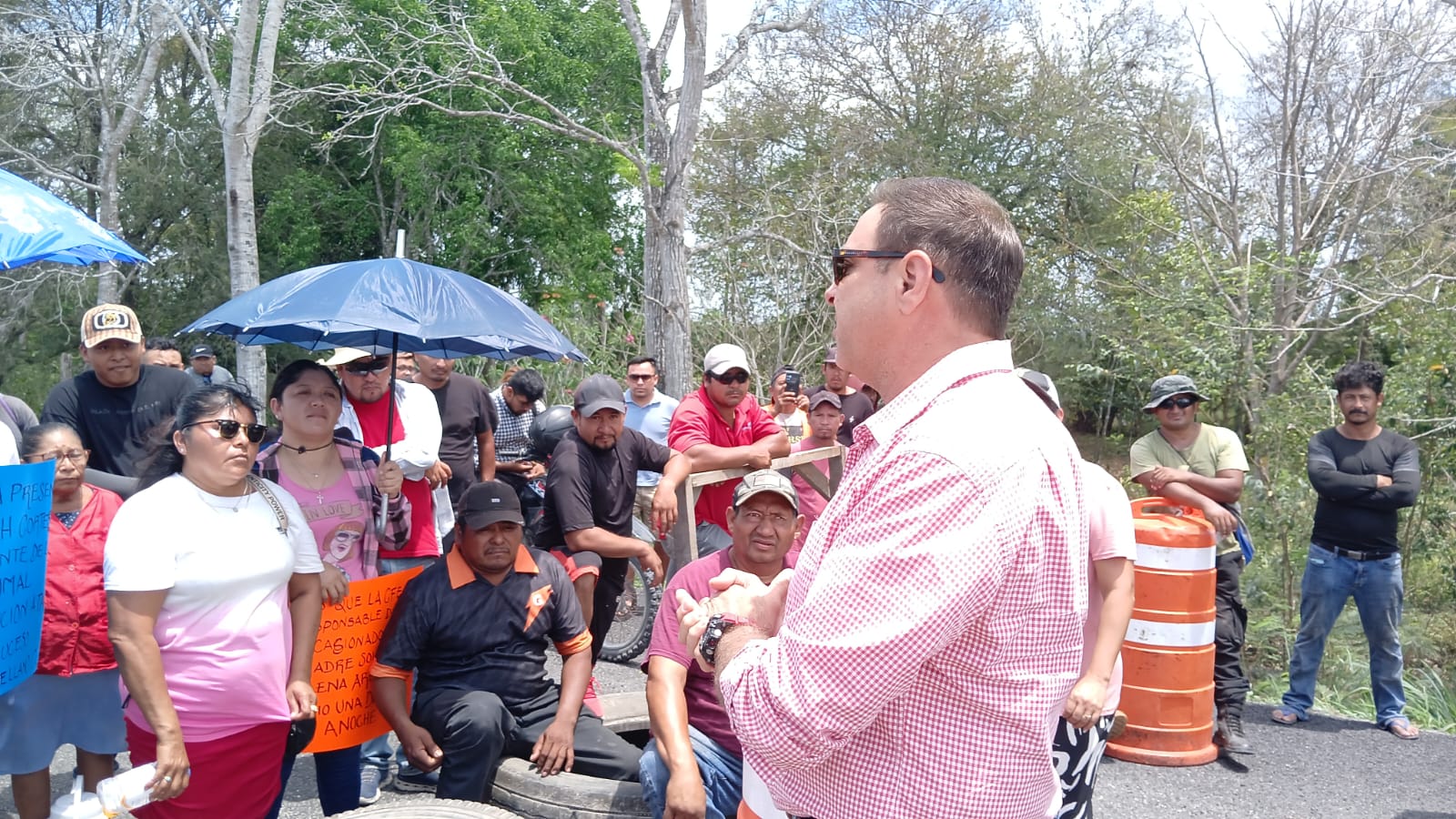Gobierno estatal dialoga con manifestantes tras bloqueo en carretera Chetumal–Escárcega