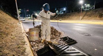 Realiza SIAPA trabajos de desazolve y limpieza en avenida Lázaro Cárdenas