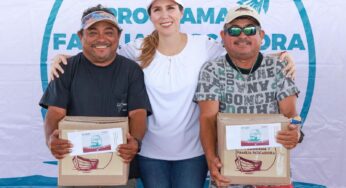 Atenea Gómez Ricalde respalda al sector pesquero con la entrega de apoyos del programa ‘Familia Pescadora’