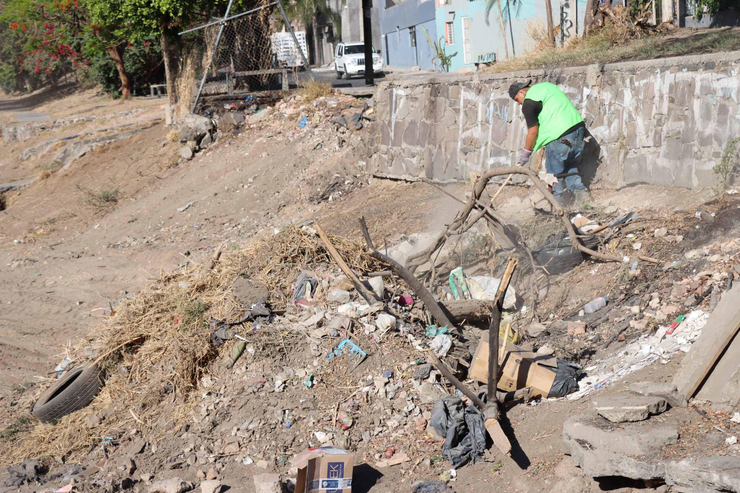 Supervisan limpieza de canales y vasos reguladores previo al temporal en Guadalajara