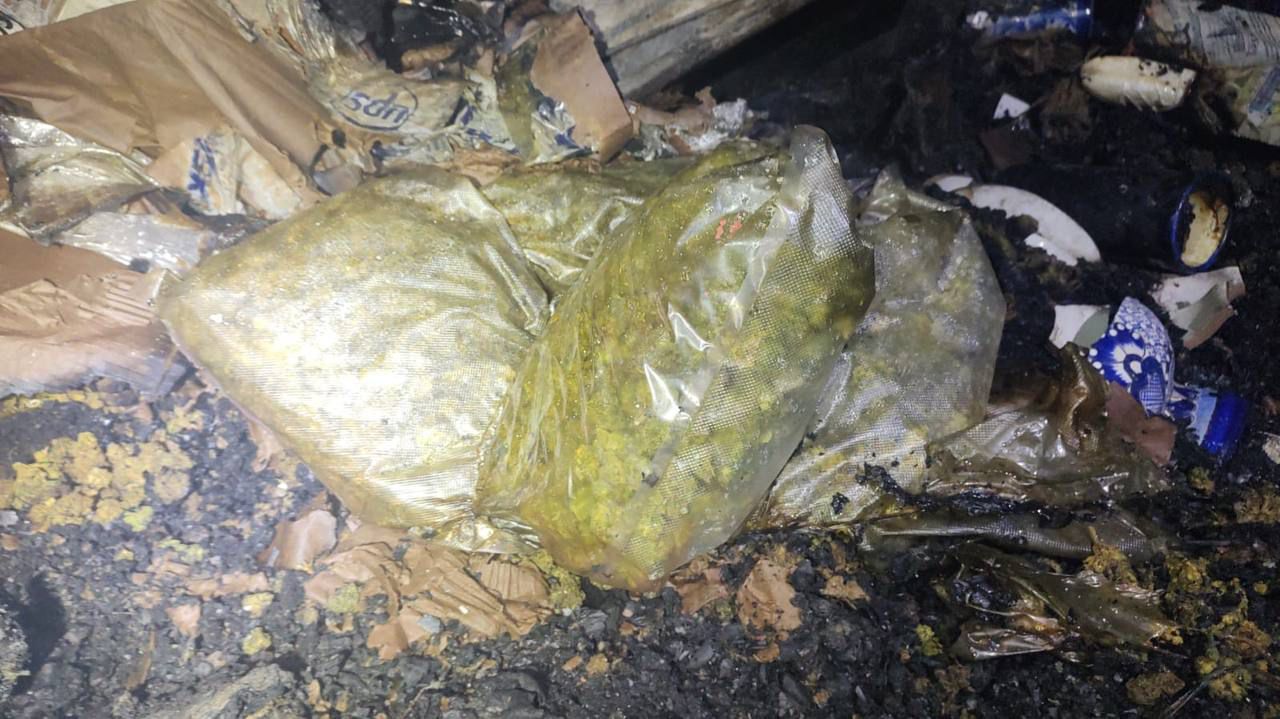 Encuentran presunta droga tras incendio en Zona Industrial