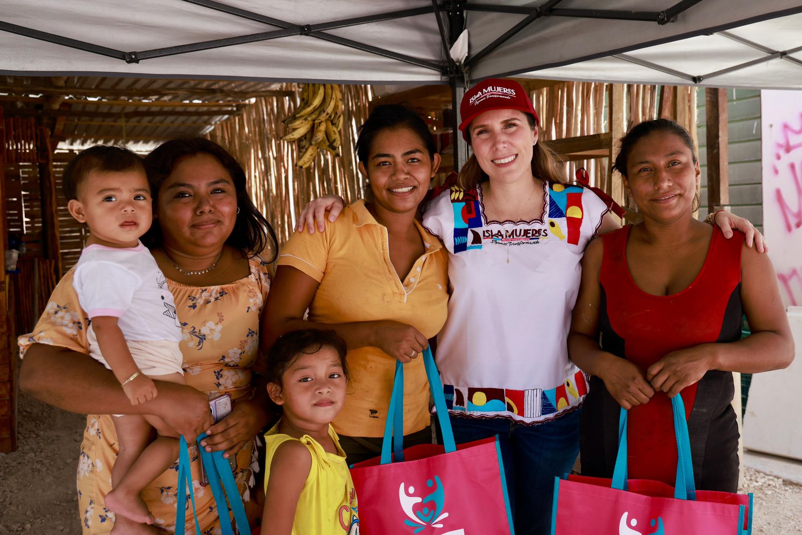 Atenea Gómez Ricalde lleva alegría y amor a las mamás de Ciudad Mujeres