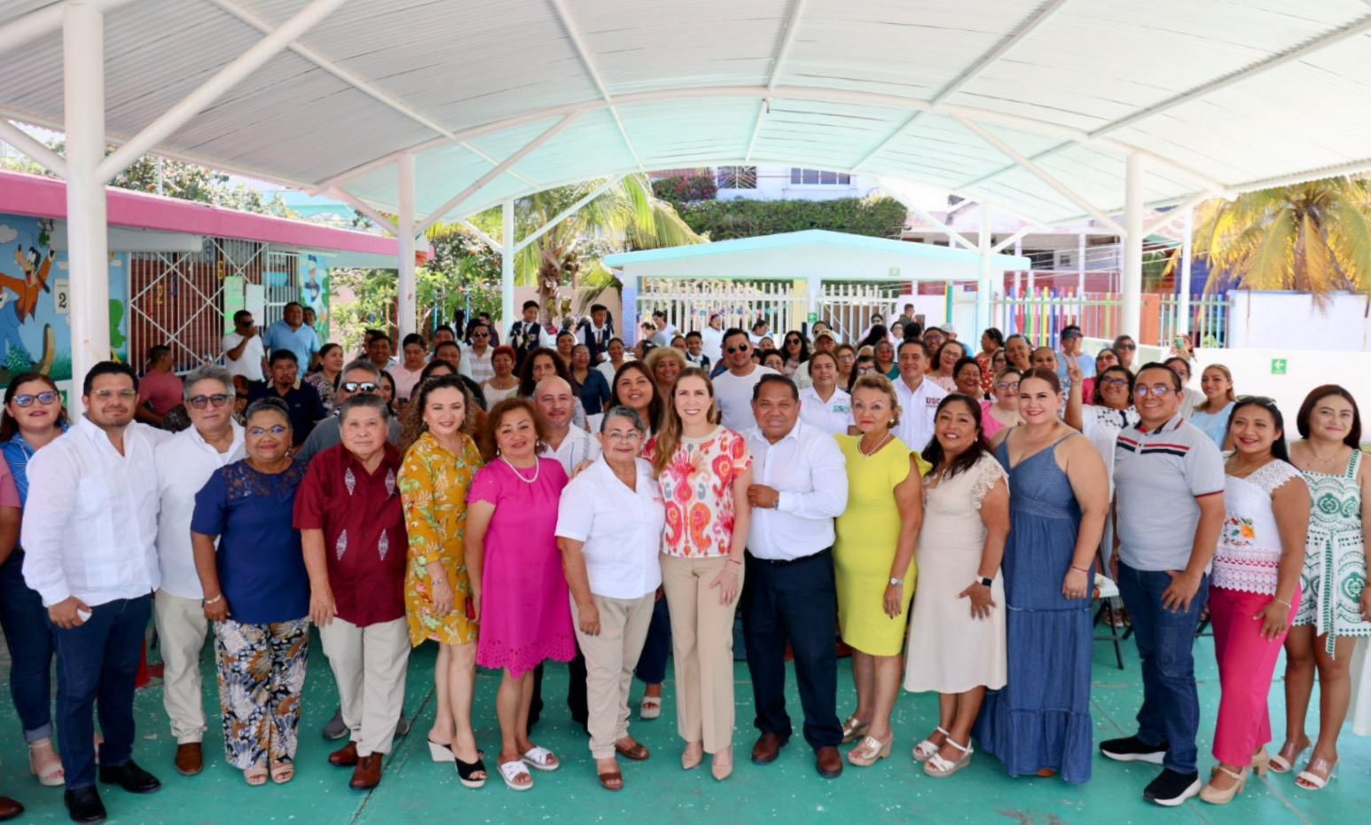 Atenea Gómez Ricalde reconoce la labor de maestras y maestros en emotiva ceremonia conmemorativa