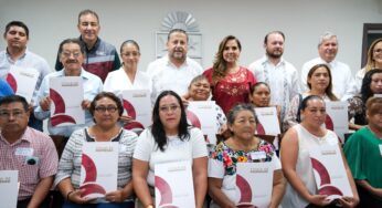 Con entrega de títulos, Mara Lezama da seguridad y certeza jurídica a 32 familias de Chetumal y al patrimonio municipal