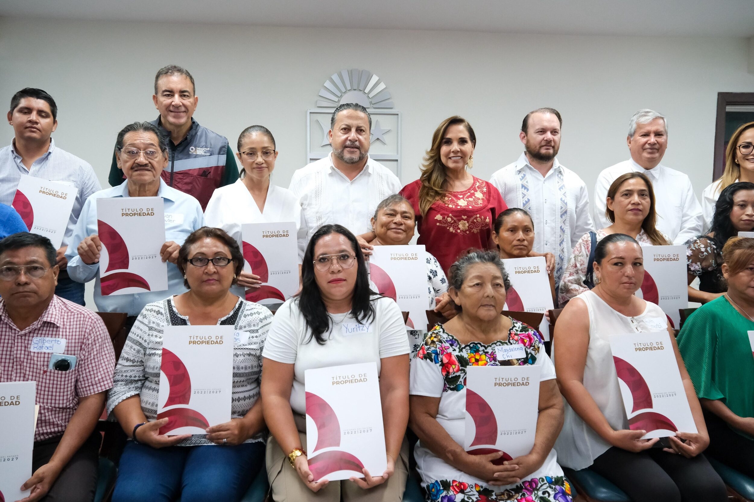 Con entrega de títulos, Mara Lezama da seguridad y certeza jurídica a 32 familias de Chetumal y al patrimonio municipal