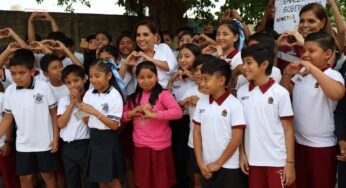 Alumnos de la primaria “Enrique Estrella Oxté”, de Rancho Viejo, piden a Mara Lezama la construcción de un domo
