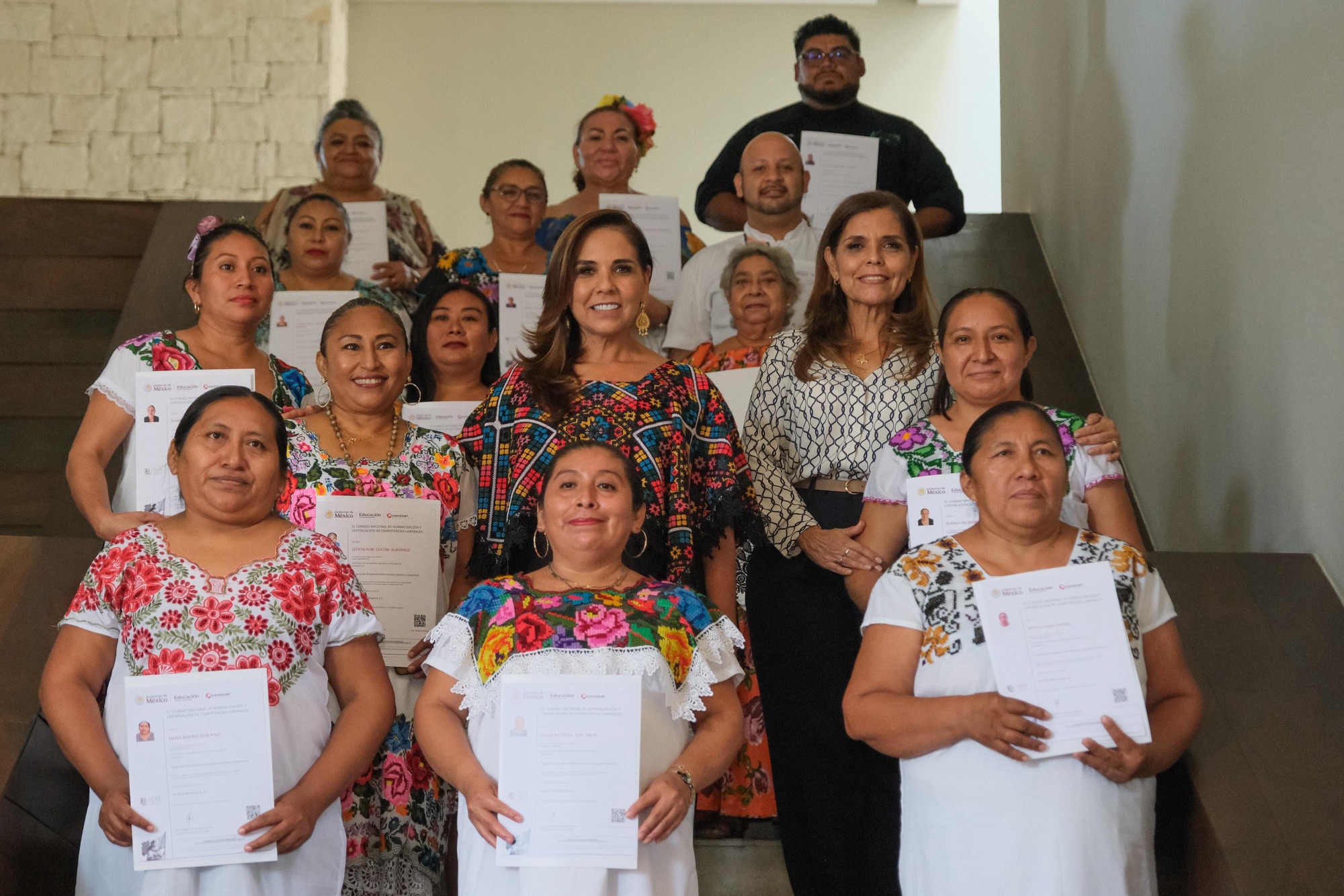 Reconoce y visibiliza Mara Lezama a la primera generación de 13 cocineras y cocineros tradicionales certificados de Quintana Roo