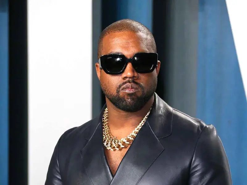 Kanye West se retracta por alabar a Hitler 