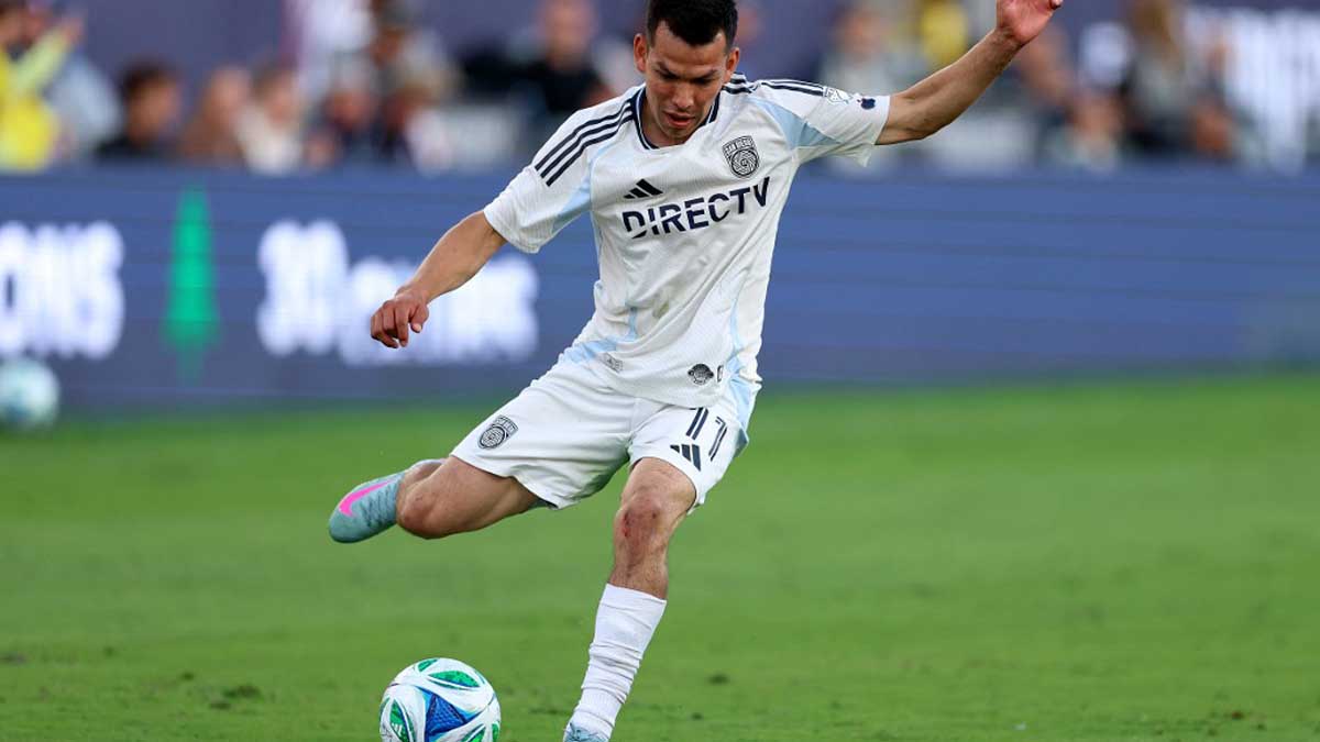 El “Chucky” Lozano anota en el último momento