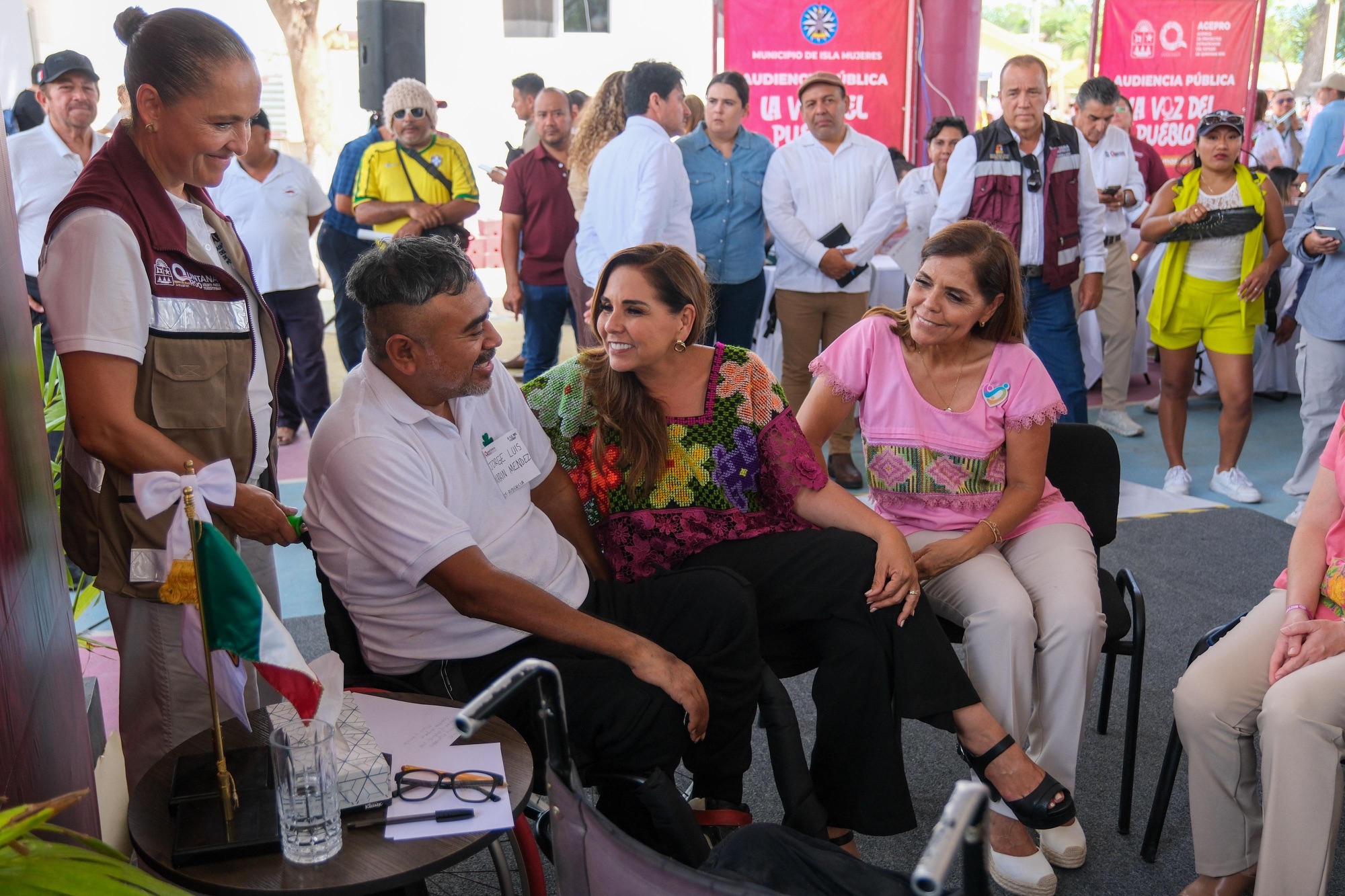 A través de la audiencia pública La Voz del Pueblo, Mara Lezama transforma la vida a 680 personas en Isla Mujeres