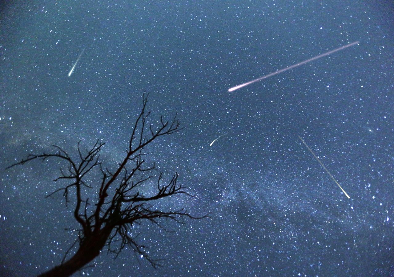 Cielos de mayo: estrellas fugaces y la Luna de Flores iluminan la noche