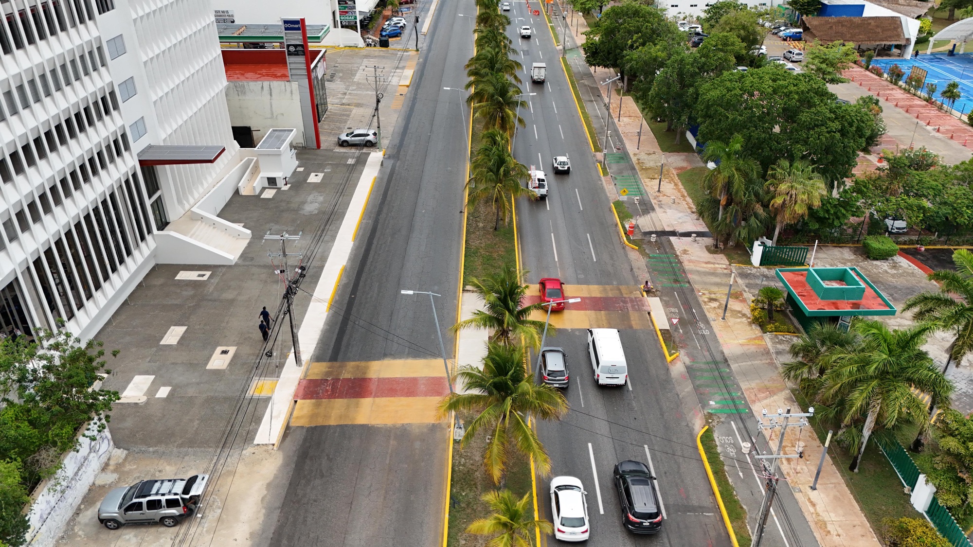 Construye gobierno de BJ paso peatonal en Av. Bonampak