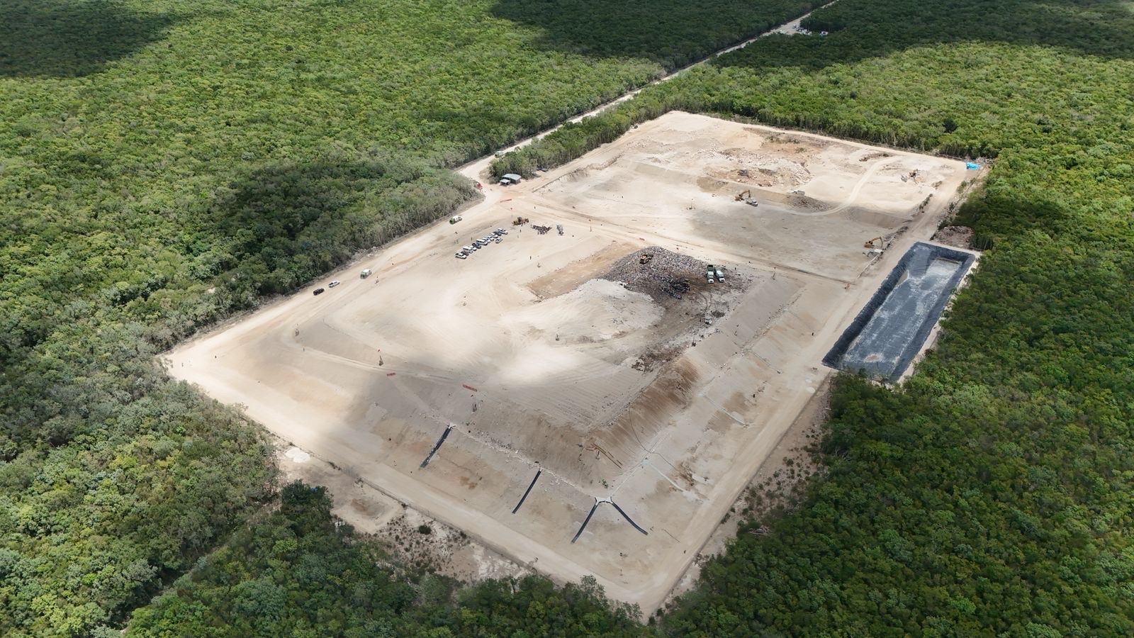 En campo Ana Paty Peralta supervisa buen manejo de los residuos sólidos