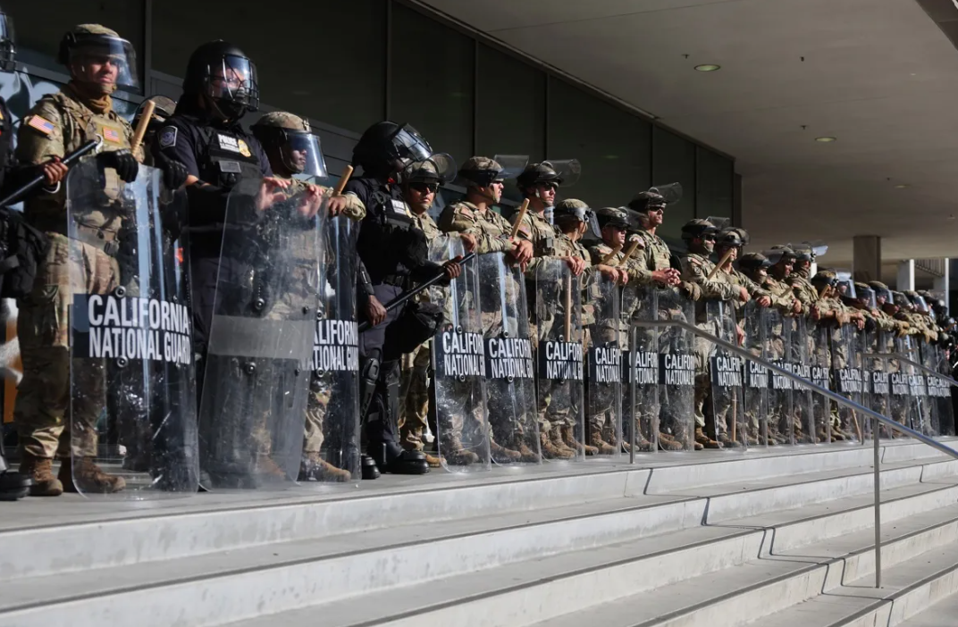 Texas despliega 5,000 efectivos de la Guardia Nacional ante protestas por redadas migrantes