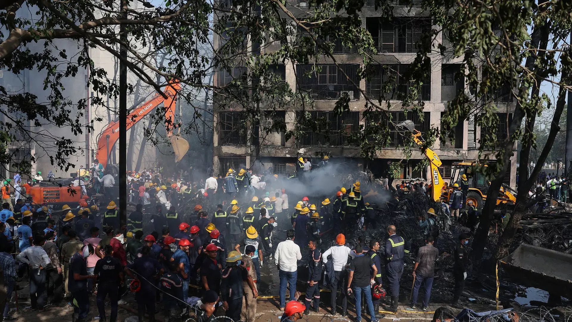 Hallan a un sobreviviente tras accidente aéreo en India que dejó más de 200 muertos