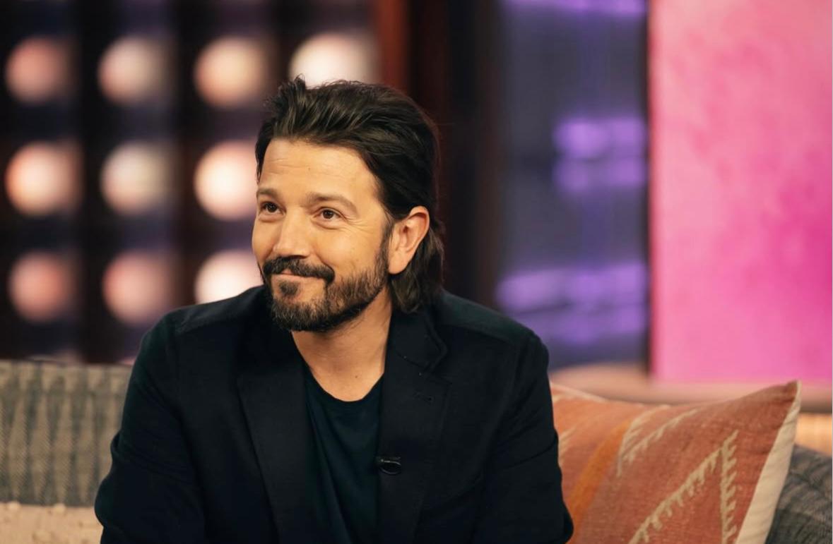 Diego Luna manda contundente mensaje en favor de los migrantes en el programa ‘Jimmy Kimmel Live!’