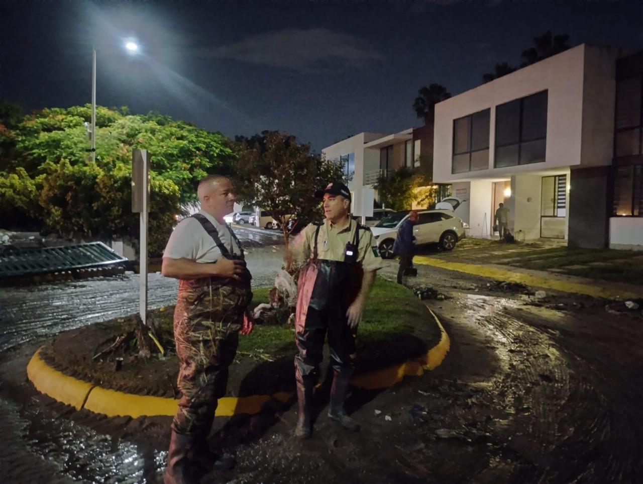 Lluvias colapsan la ciudad: desbordamientos, autos varados y viviendas afectadas en distintos municipios