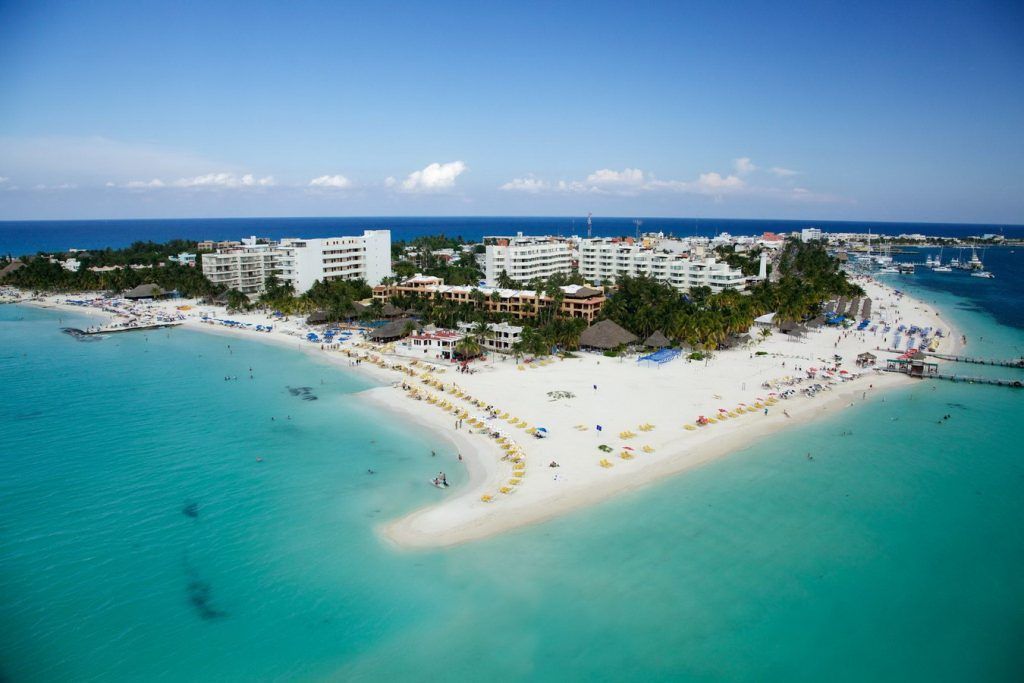 Isla Mujeres tiene playas libres de sargazo, destaca Atenea Gómez Ricalde