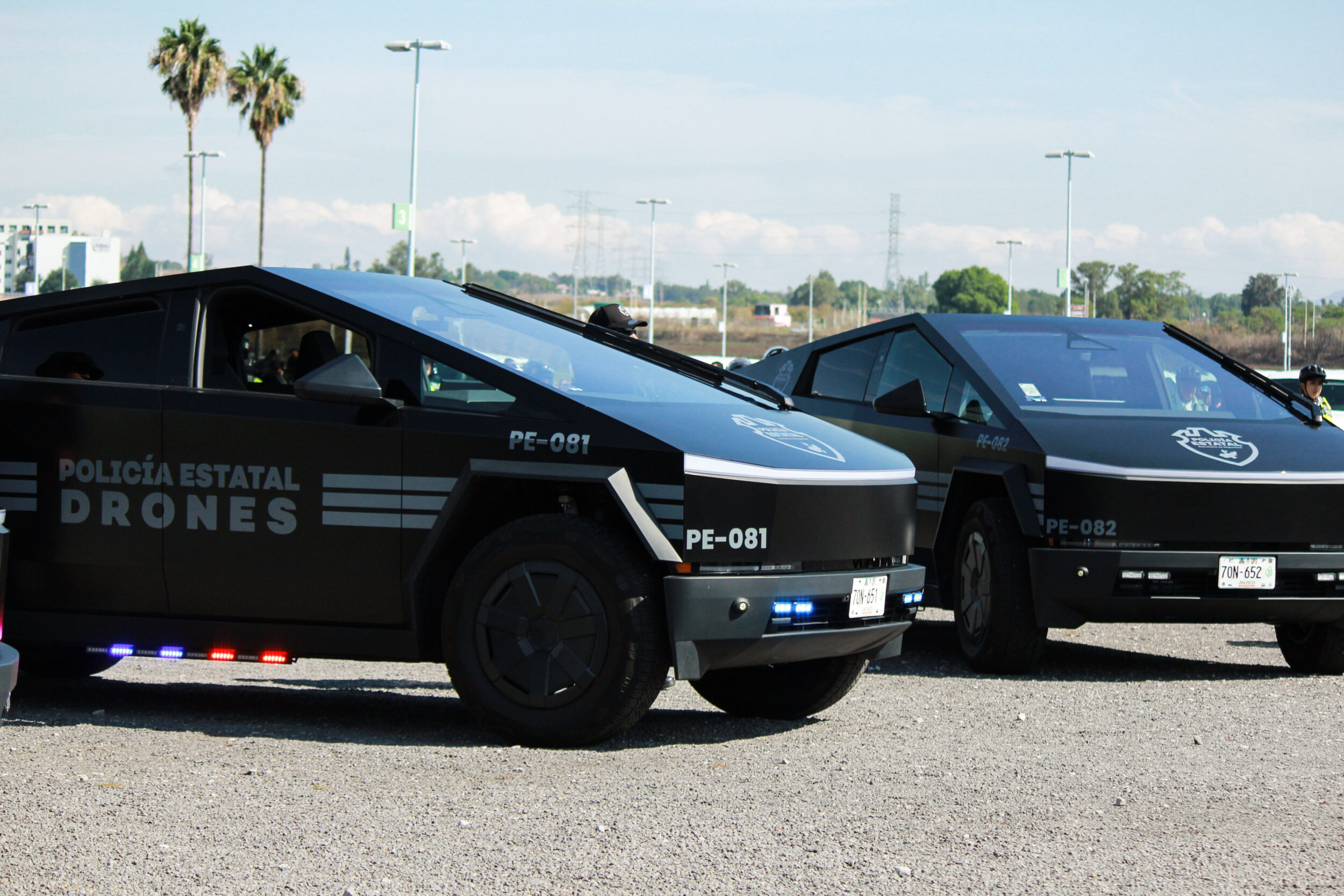 Entregan 305 unidades de seguridad a policía del Estado