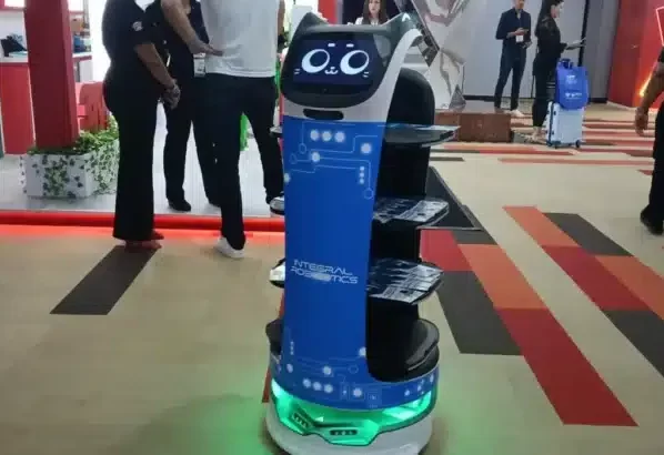 Robots meseros despiertan interés en el turismo mexicano