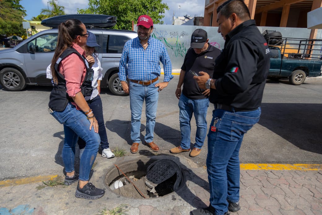 Supervisan autoridades de Playa del Carmen daños a las vialidades provocados por CFE y Aguakan, en el primer cuadro de la ciudad
