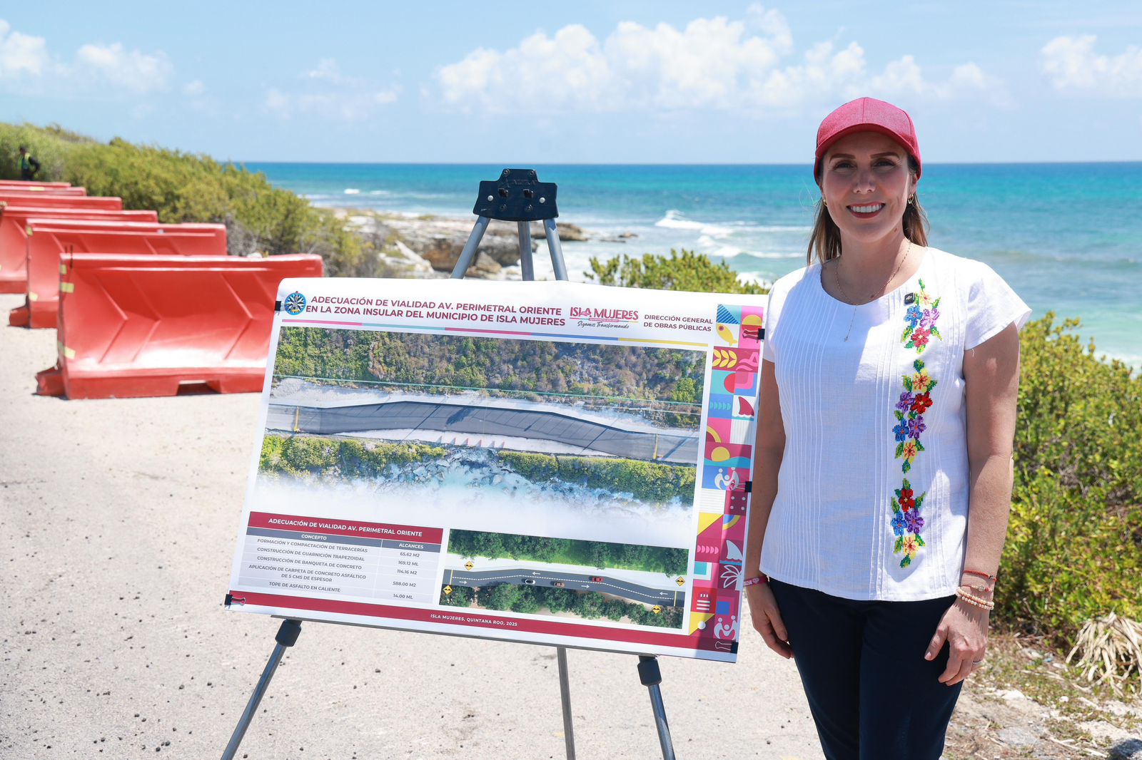 Atenea Gómez Ricalde supervisa avance de obra en la vialidad alterna de la Carretera Perimetral del Mar Caribe