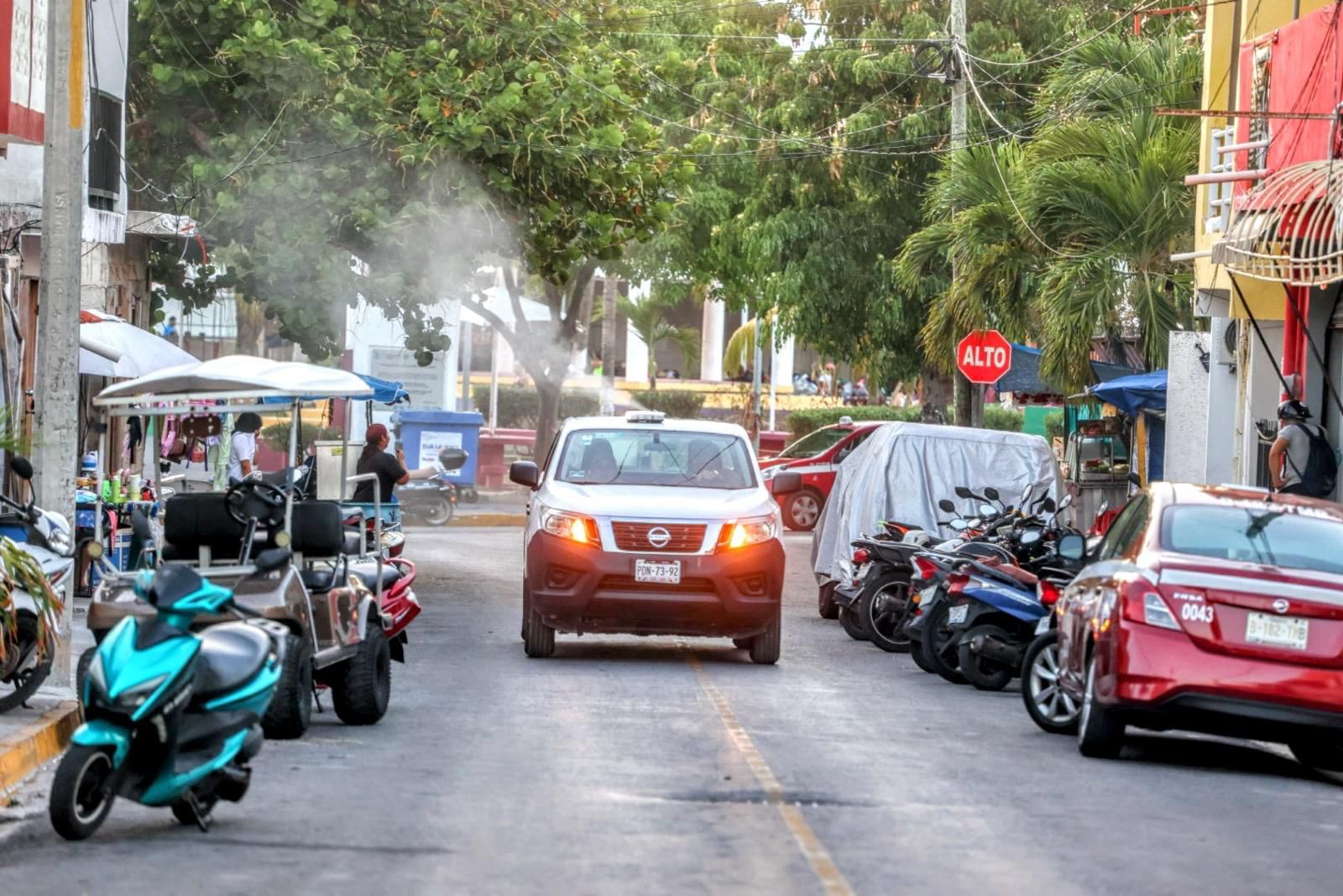 Atenea Gómez Ricalde refuerza acciones de nebulización para proteger la salud de las familias de Isla Mujeres