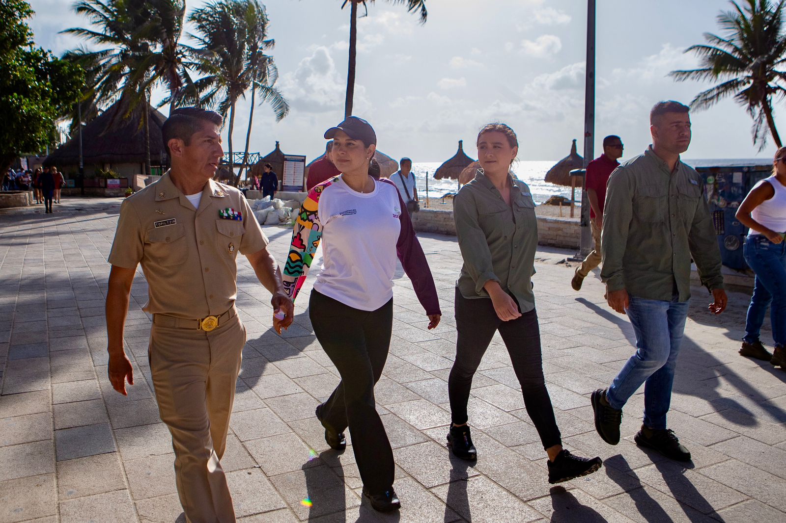 Estefanía Mercado lidera operativo con la SEMAR y ZOFEMAT para enfrentar el sargazo en Playa del Carmen