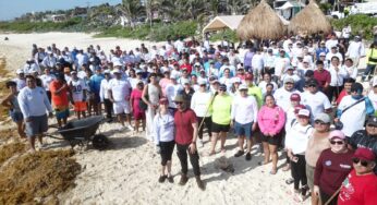 Gobierno de Isla Mujeres realiza jornada especial del Limpiatón en playa del Mar Caribe 