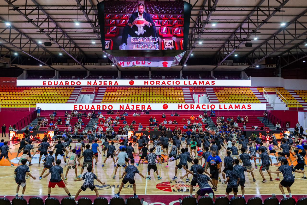 Exitoso NBA Summer Camp 2025 en Cancún con las leyendas del básquetbol internacional Eduardo Nájera y Horacio Llamas
