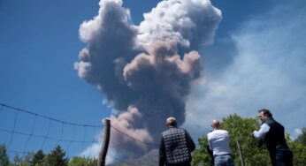 Una erupción en el Etna obliga a buscar refugio