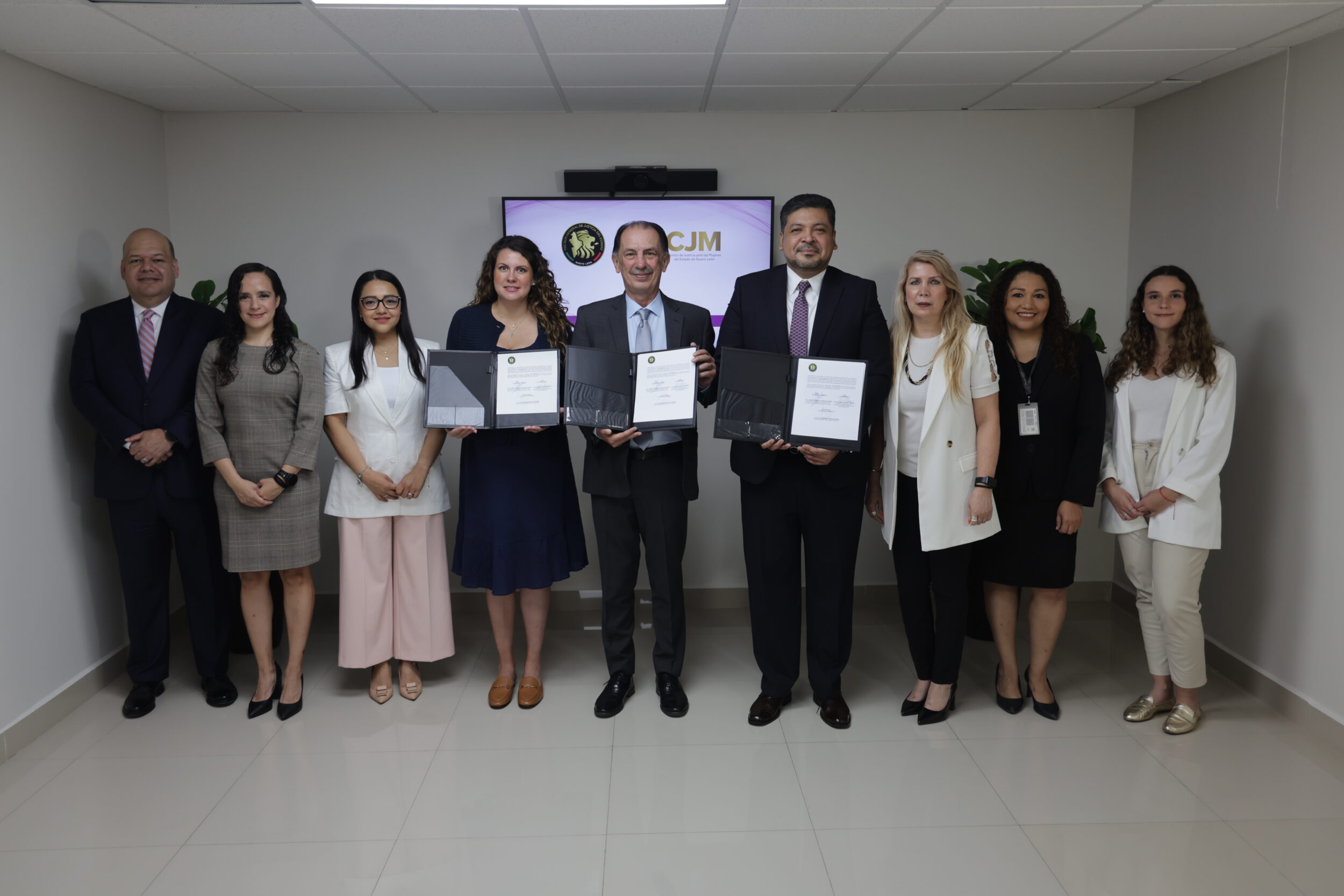 Fiscalía de Nuevo León y DIDI firman convenio para brindar traslados gratuitos a mujeres víctimas de delito