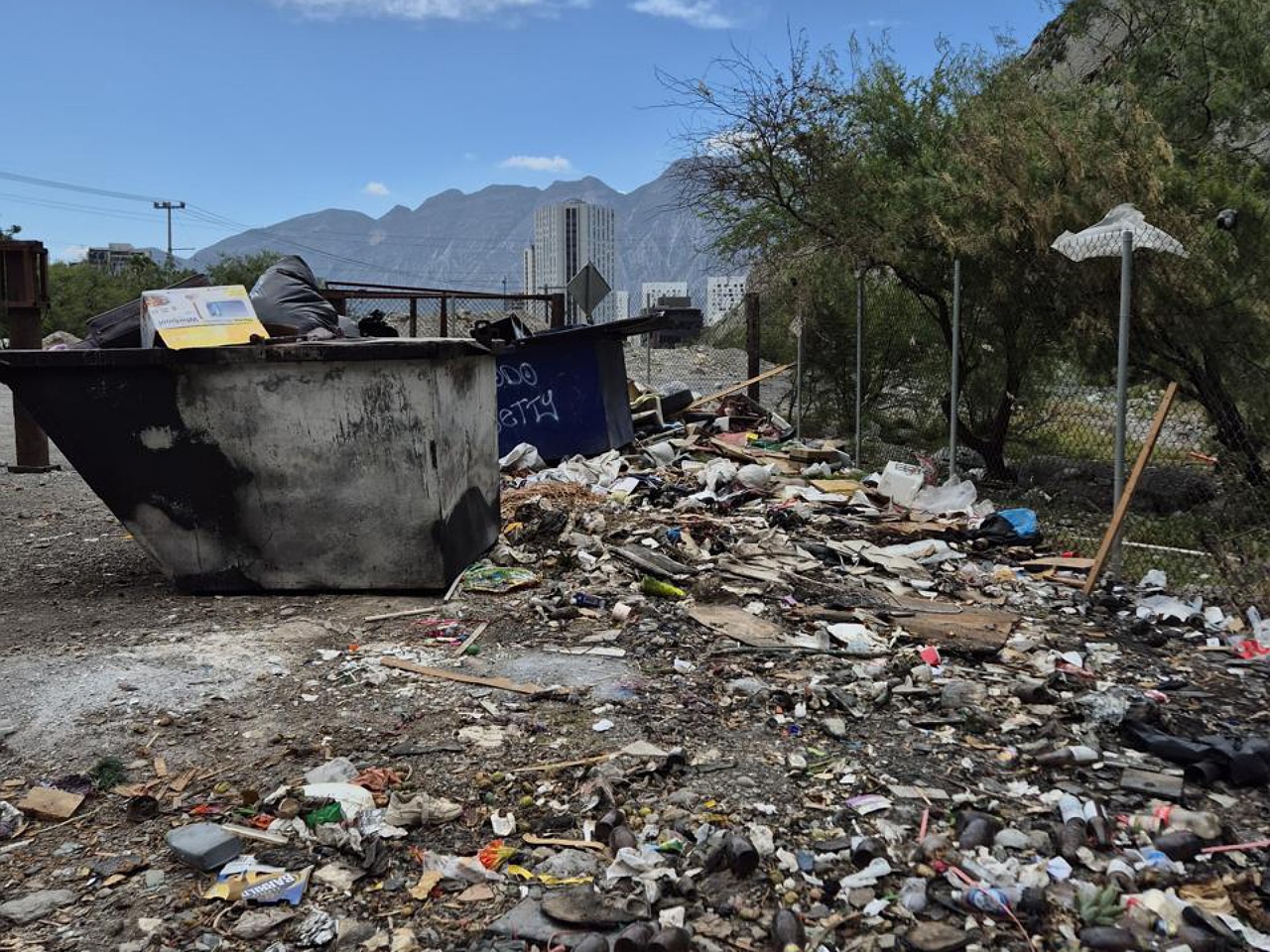 Detectan condiciones críticas por basura en La Huasteca; intervienen autoridades de Nuevo León