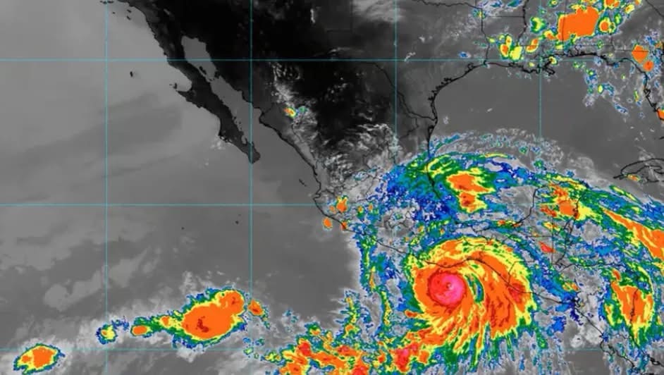 Huracán ‘Erick’ se intensifica a categoría 4; acerca a costas del Pacífico mexicano