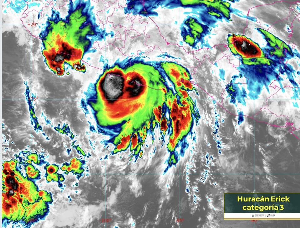 Huracán ‘Erick’ toca tierra en Oaxaca como categoría 3: emiten alerta roja por lluvias extremas y vientos destructivos