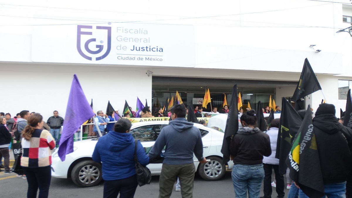 Mujer acude a la Fiscalía de CDMX a denunciar y muere