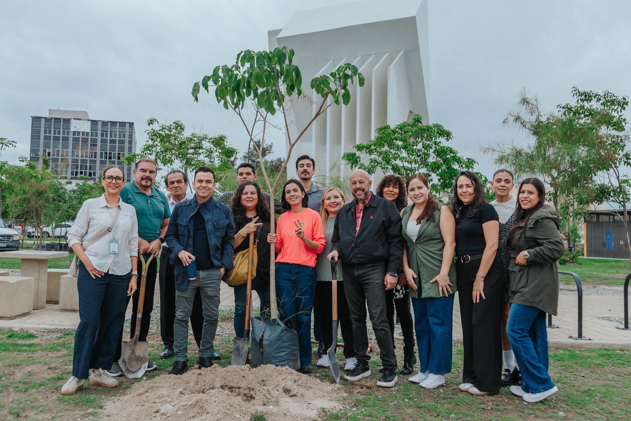 Guadalajara refuerza su plan verde con 200 árboles en La Normal