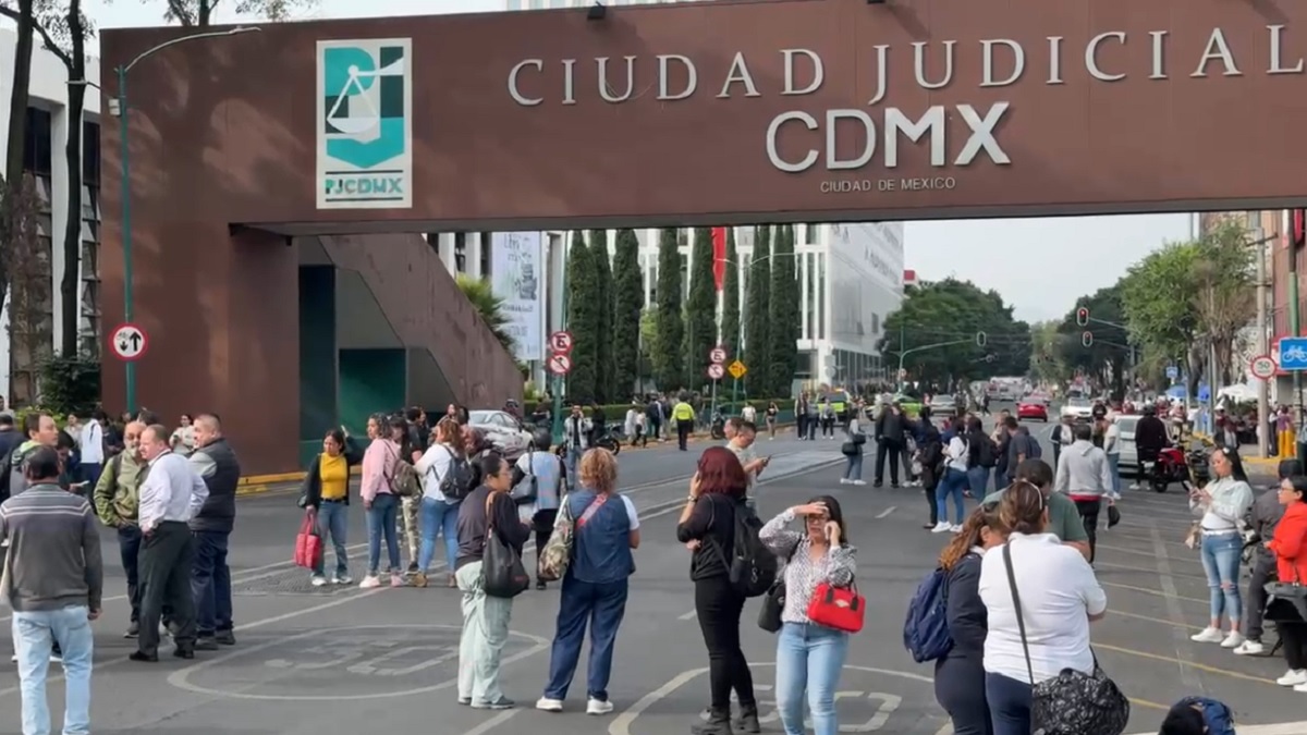 Trabajadores del TSJ-CDMX y presunto grupo de choque protagonizan violento enfrentamiento