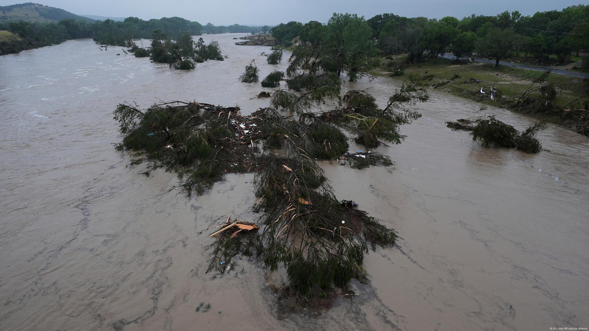Aumenta a 24 los muertos por inundaciones en Texas