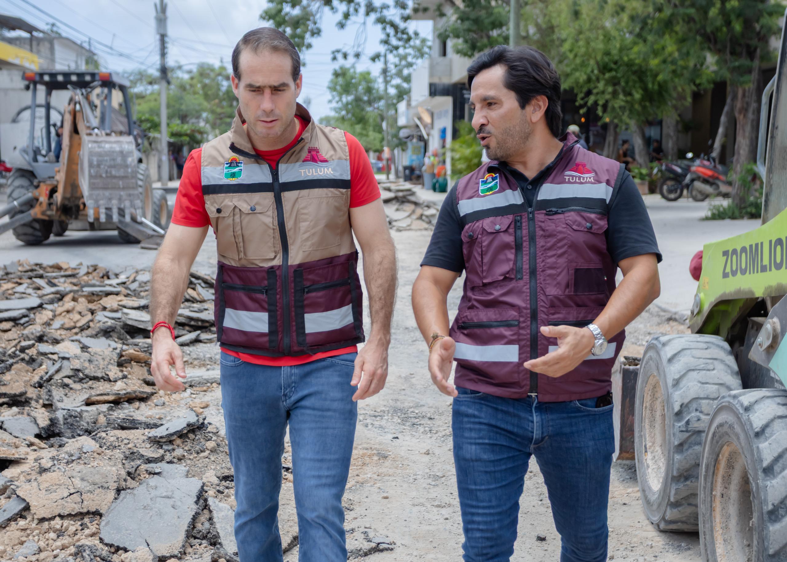 Avanza la pavimentación en la Colonia Ejido, Diego castañón vigila la calidad