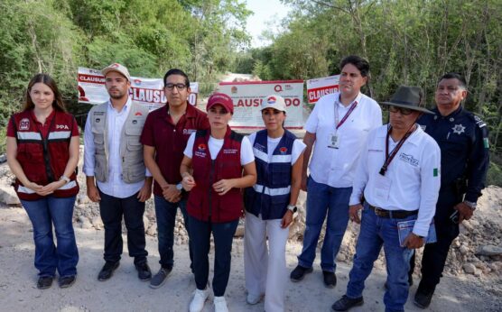 Ana Paty Peralta encabeza clausura de desarrollo irregular “Gracias a la denuncia ciudadana estamos clausurando un desarrollo irregular más, porque no vamos a permitir que perjudiquen el patrimonio de las familias cancunenses”, destacó la Presidenta Municipal, Ana Paty Peralta, al constatar la clausura del proyecto inmobiliario promocionado en redes sociales como “Cataluña”. Este operativo se llevó a cabo en la Carretera Federal Cancún-Mérida, por instancias del gobierno municipal, estatal y federal, quienes impusieron sellos correspondientes a este desarrollo, por la promoción de la venta de lotes residenciales sin contar con los permisos, licencias y autorizaciones necesarias en materia de Desarrollo Urbano. La Alcaldesa comentó que la falta de cumplimiento pone en riesgo a los compradores de terrenos, ya que no se les garantiza la regularización del lugar ni la disponibilidad de servicios básicos. Por ello, recomendó a la ciudadanía verificar con las dependencias responsables antes de invertir en una propiedad, para asegurarse de que cuente con todos los permisos necesarios. Es importante mencionar que con este hecho se han clausurado 5 desarrollos, por lo que el gobierno que encabeza Ana Paty Peralta, reafirma su compromiso de preservar y garantizar que el desarrollo de la ciudad se realice de manera responsable y acorde con la legislación vigente. Durante esta acción la Primera Autoridad estuvo acompañada por personal de la Procuraduría Federal de Protección al Ambiente (PROFEPA), de Desarrollo Territorial Urbano Sustentable (SEDETUS), la Procuraduría de Protección al Ambiente (PPA), la Secretaría Municipal de Ecología y Desarrollo Urbano, la Secretaría Municipal de Seguridad Ciudadana y Tránsito, entre otros.