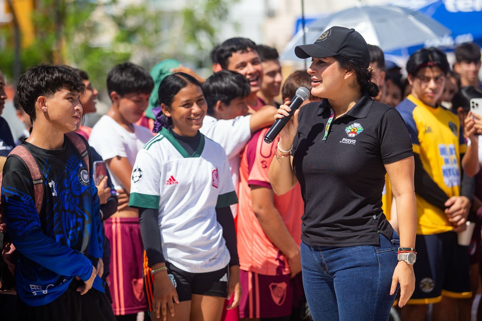 Estefanía Mercado convierte la Plaza 28 de Julio en un gran escenario deportivo